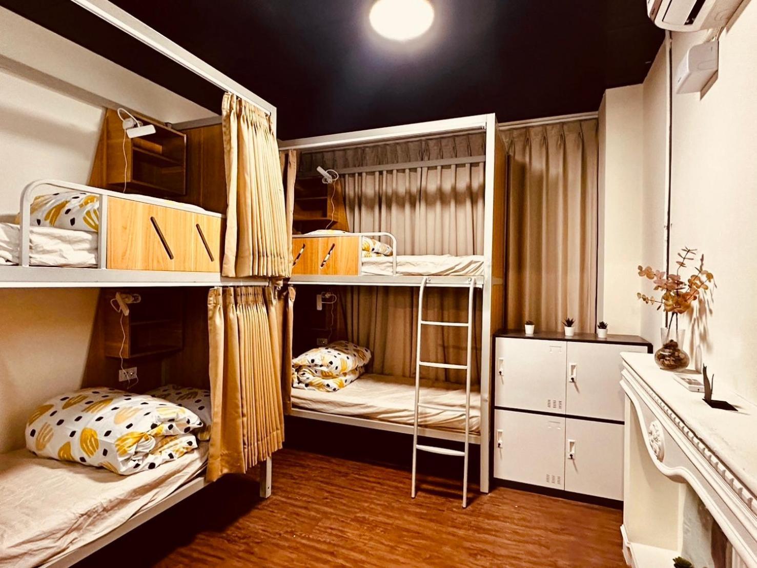 Like Hostel & Bar Lounge Каосюн Екстериор снимка